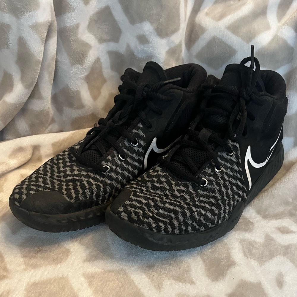 Men’s Nike size 9 Kevin Durant basketball sneaker used